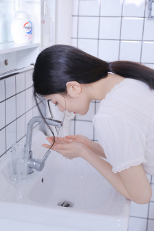 女邻居